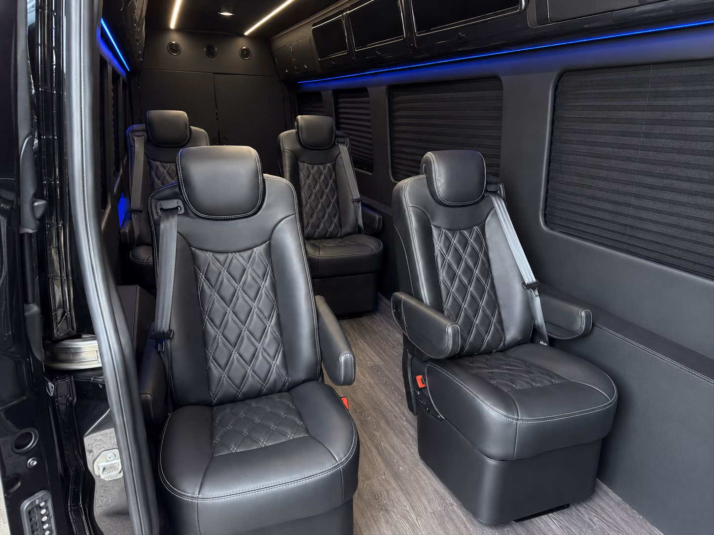 find and book transportation for your next prom 1