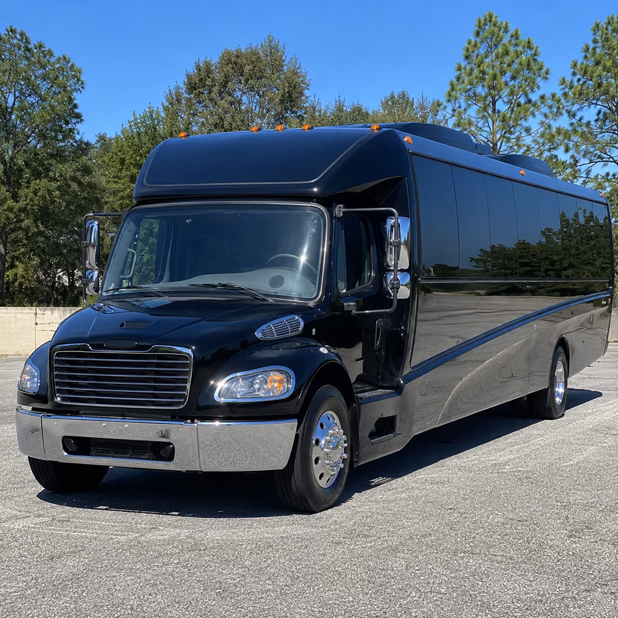 norwalk 18 passenger minibus