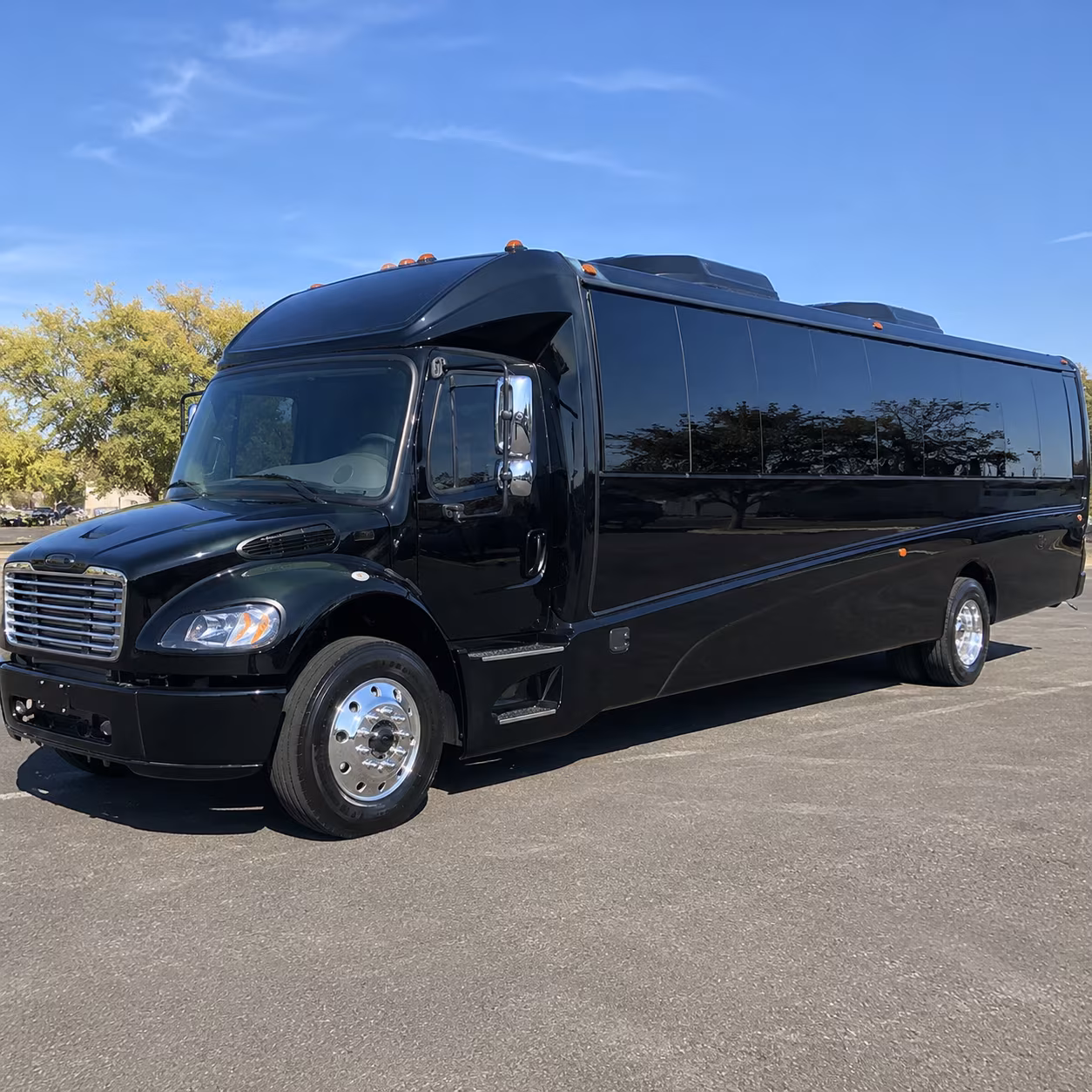 norwalk 30 passenger minibus